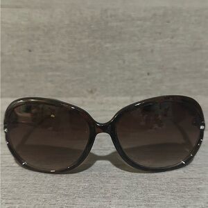 GUESS - Elegant Dark Brown Sunglasses